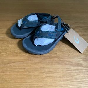 Olukai kids flip flops NWT size 9/10